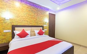 Super Oyo Hotel O Red Stone Inn