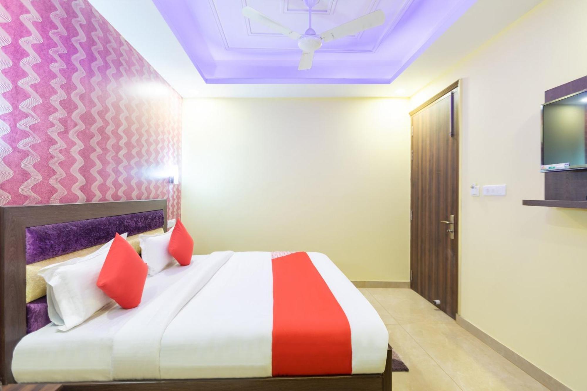 Super Oyo Hotel O Red Stone Inn New Delhi Exterior photo