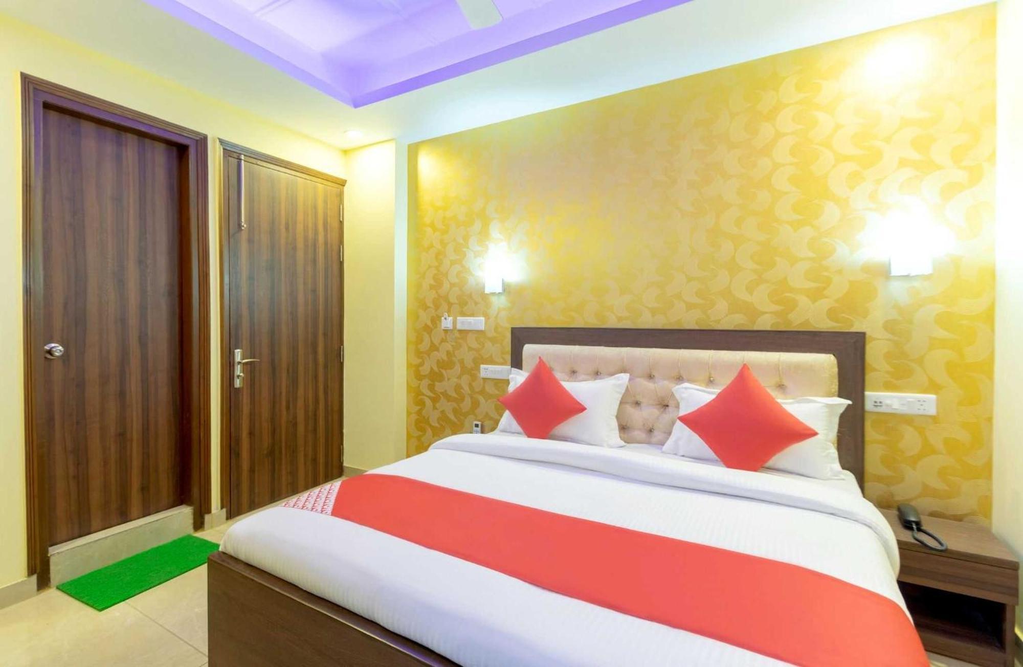 Super Oyo Hotel O Red Stone Inn New Delhi Exterior photo