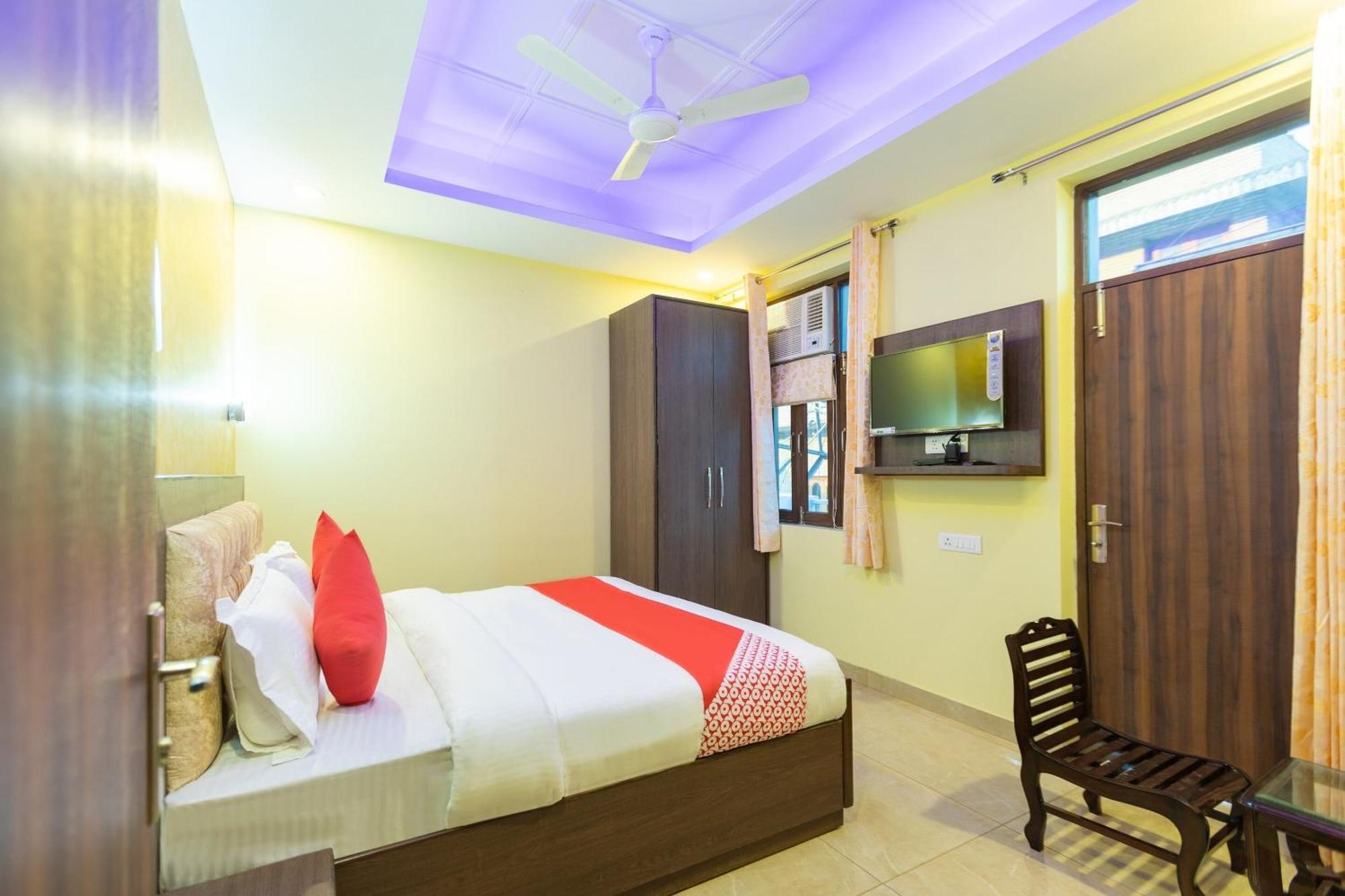 Super Oyo Hotel O Red Stone Inn New Delhi Exterior photo