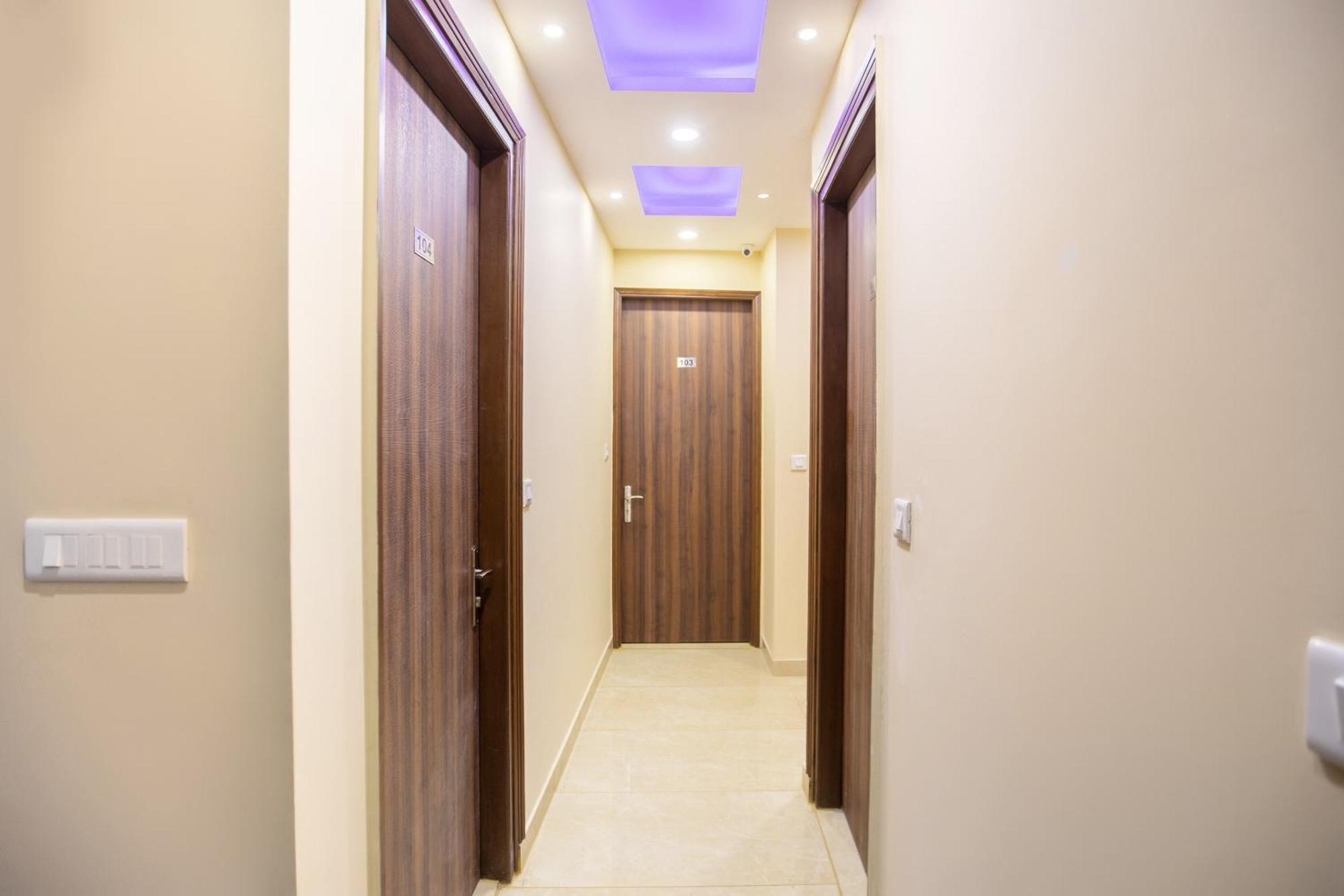 Super Oyo Hotel O Red Stone Inn New Delhi Exterior photo