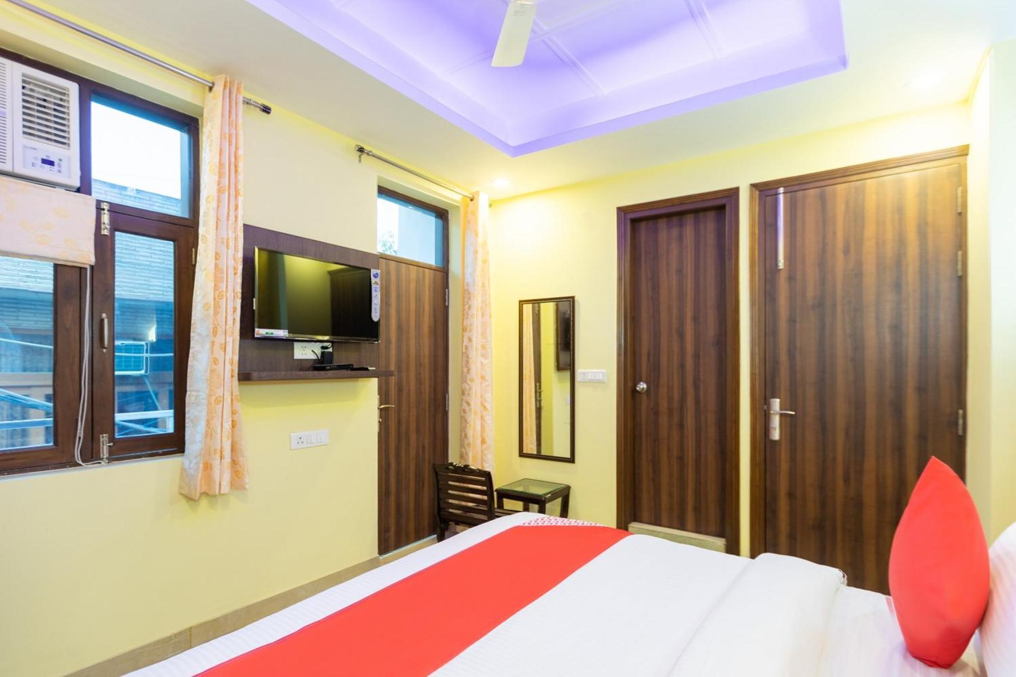 Super Oyo Hotel O Red Stone Inn New Delhi Exterior photo