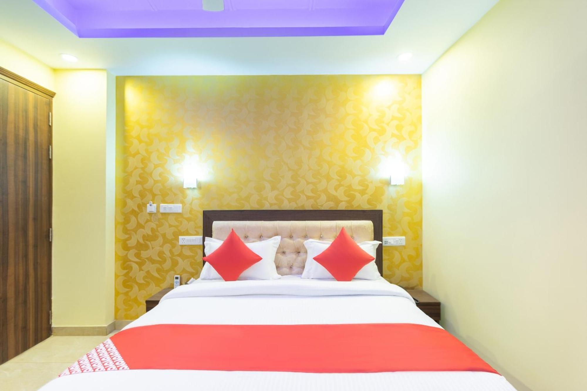 Super Oyo Hotel O Red Stone Inn New Delhi Exterior photo