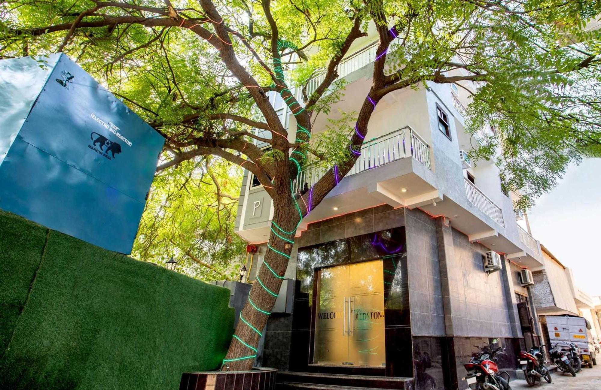 Super Oyo Hotel O Red Stone Inn New Delhi Exterior photo