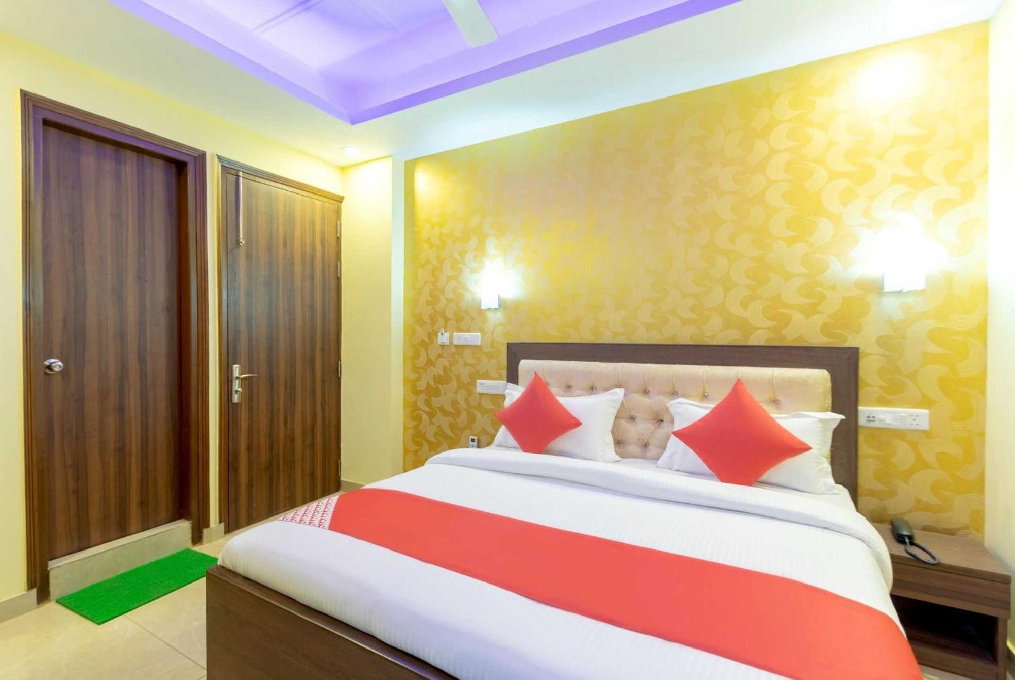 Super Oyo Hotel O Red Stone Inn New Delhi Exterior photo