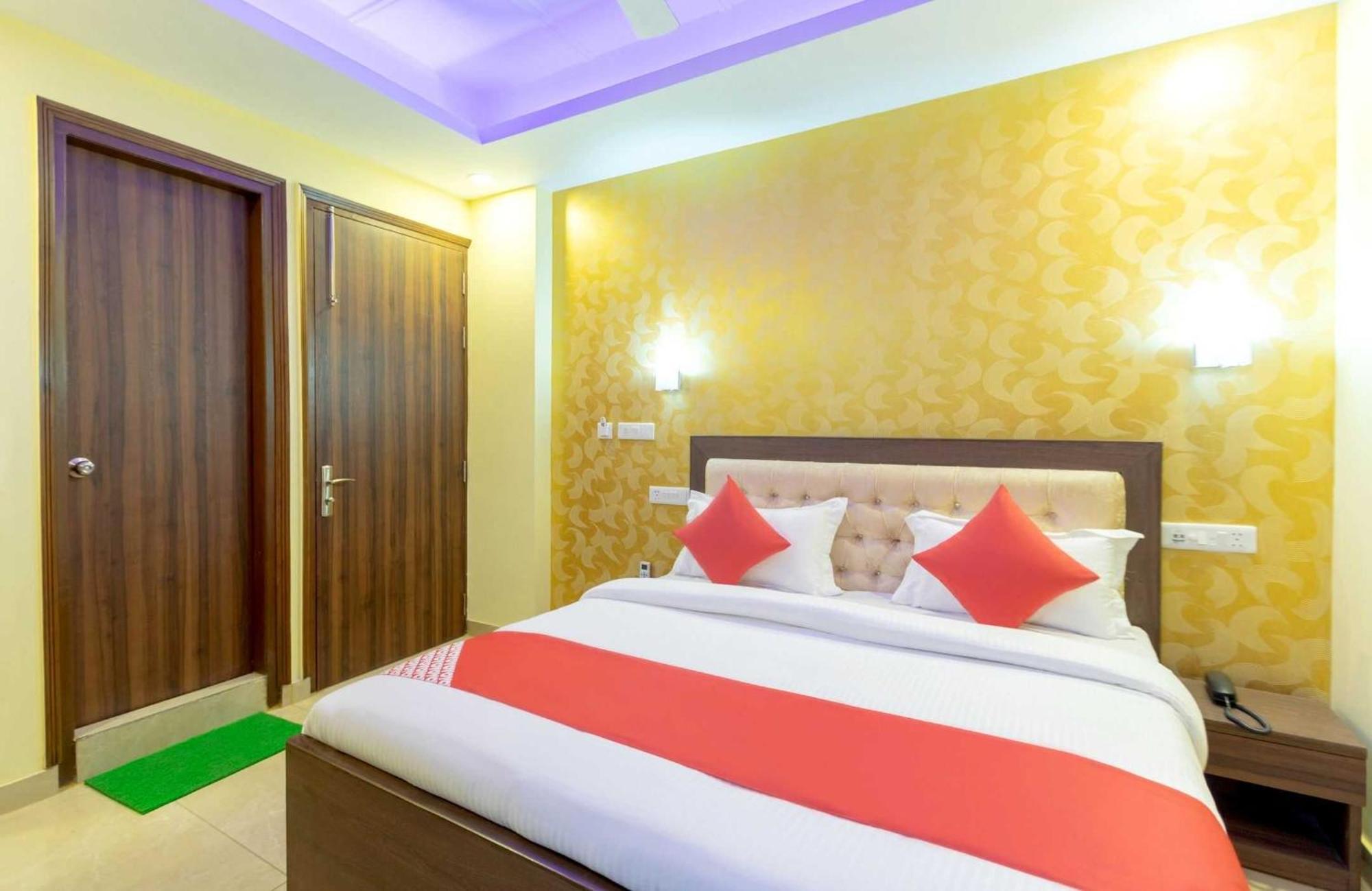 Super Oyo Hotel O Red Stone Inn New Delhi Exterior photo
