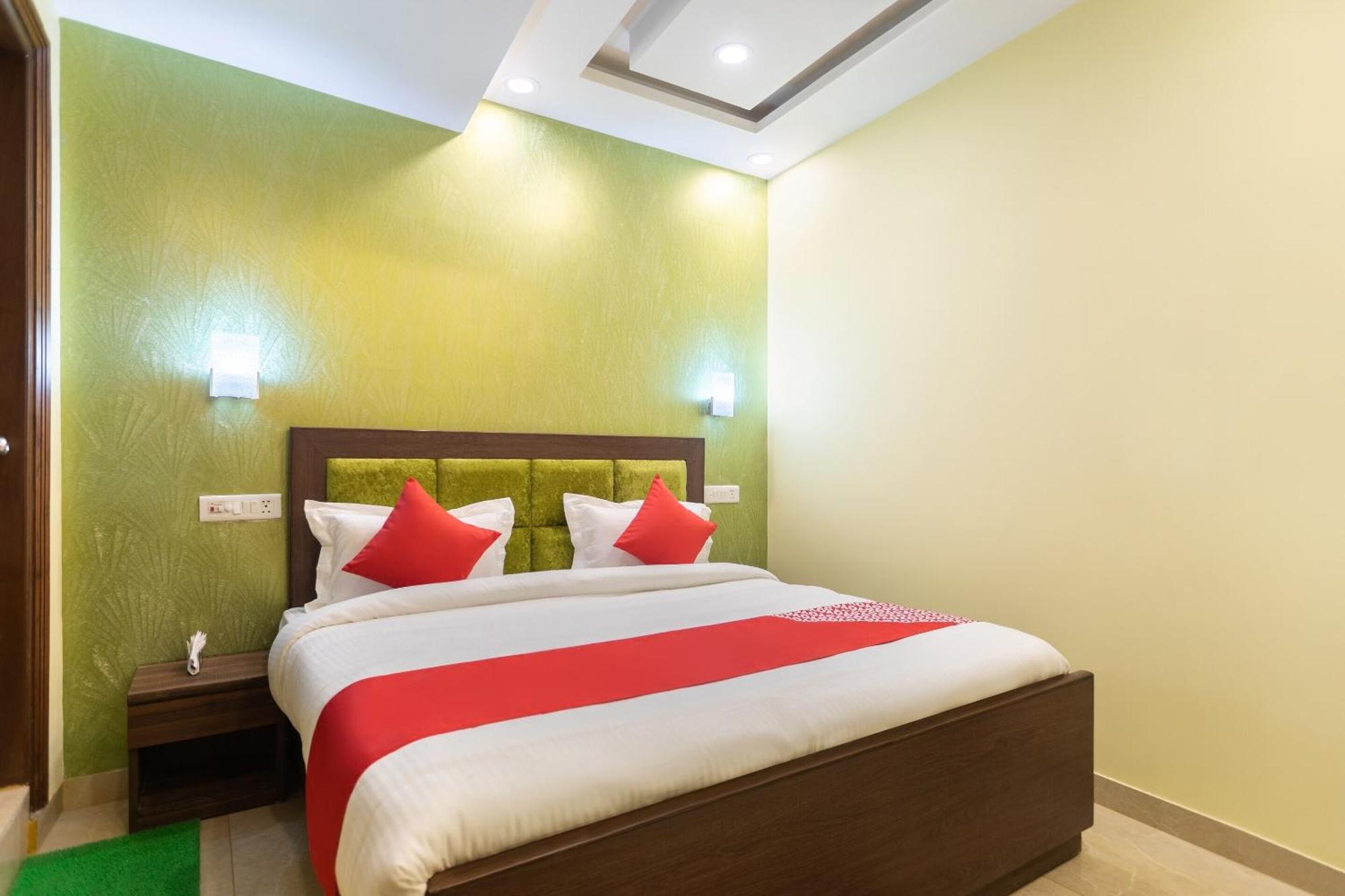Super Oyo Hotel O Red Stone Inn New Delhi Exterior photo