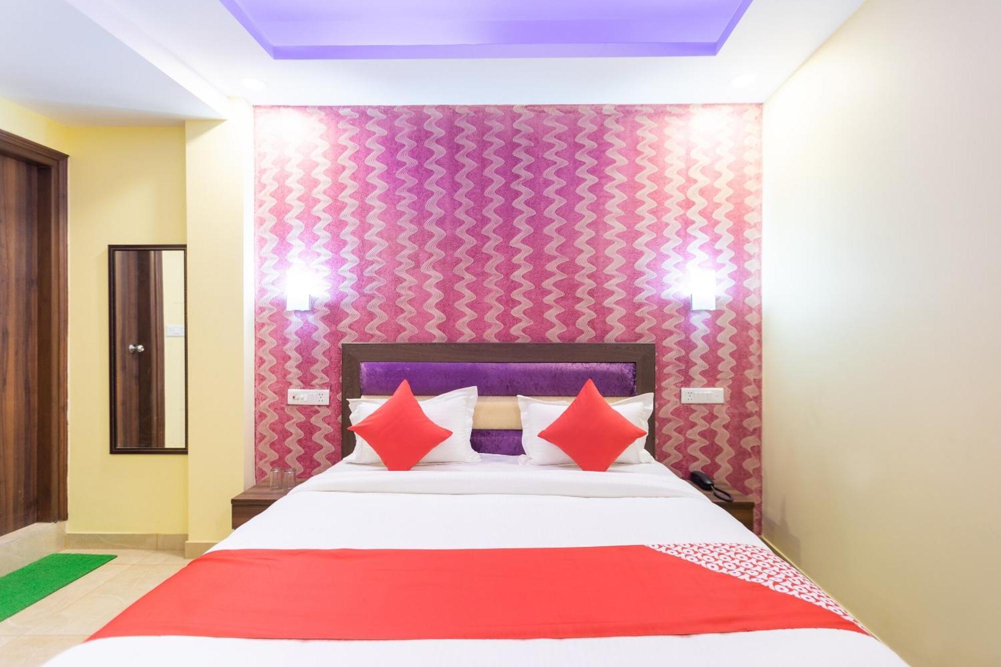 Super Oyo Hotel O Red Stone Inn New Delhi Exterior photo